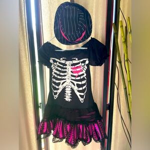 🎃 ⬇️ $15.00 or two 4 $20. ⬇️Kids Size 8 - 10 Dance Style Costume c/w a top hat.